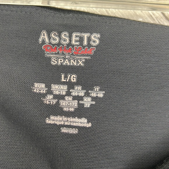 ASSETS by SPANX Women's High-Waist Seamless Leggings - Black Large - Picture 8 of 12